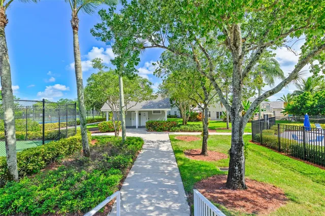 a view of a tennis court