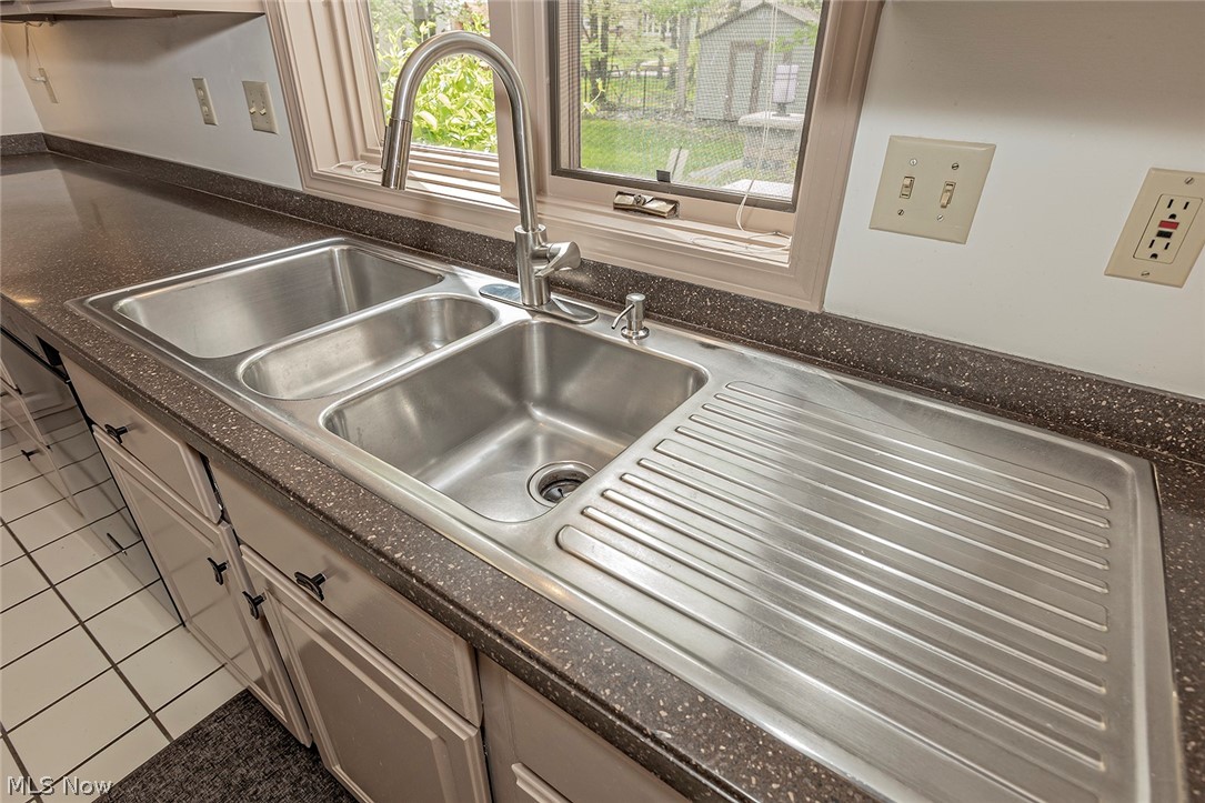 6220 Coldstream Road Cleveland, OH 44143 - Photo 10 of 31 Gallery Image 10