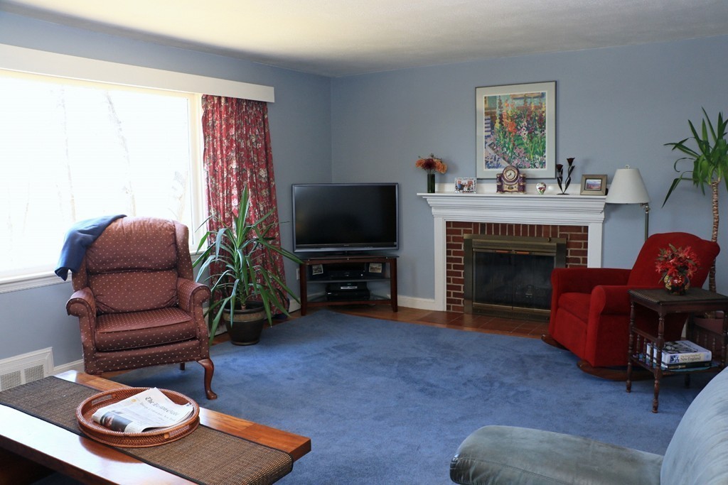 184 Hillcrest Road Needham, MA 02492 - Photo 2 of 24 Gallery Image 2