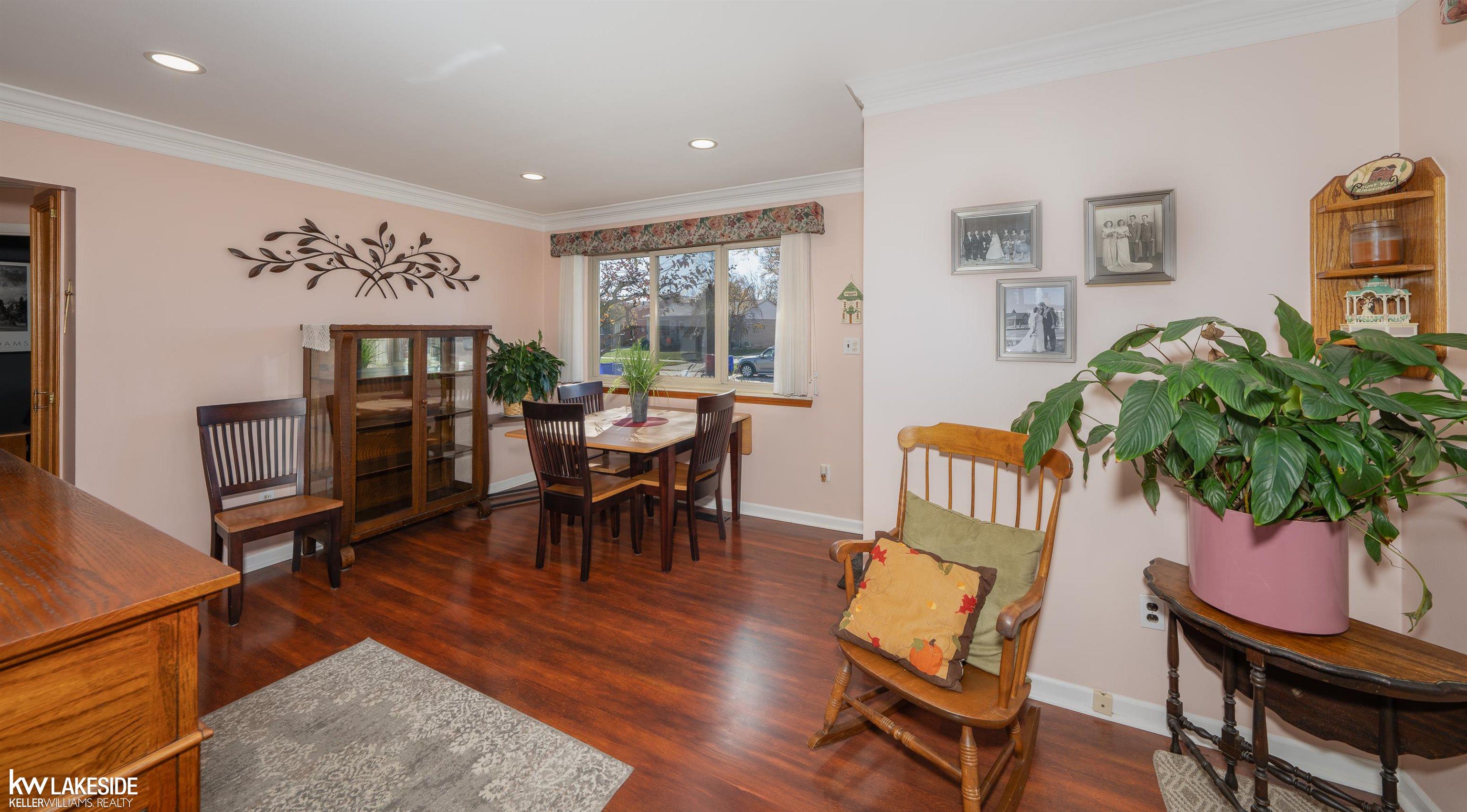 18127 Rainbow Road Fraser, MI 48026 - Photo 14 of 39 50127253-13.JPG