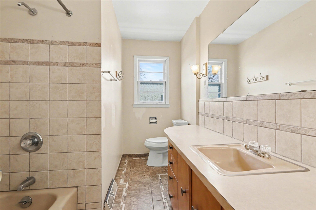 311 Dutton Street Eaton Rapids, MI 48827 - Photo 12 of 16