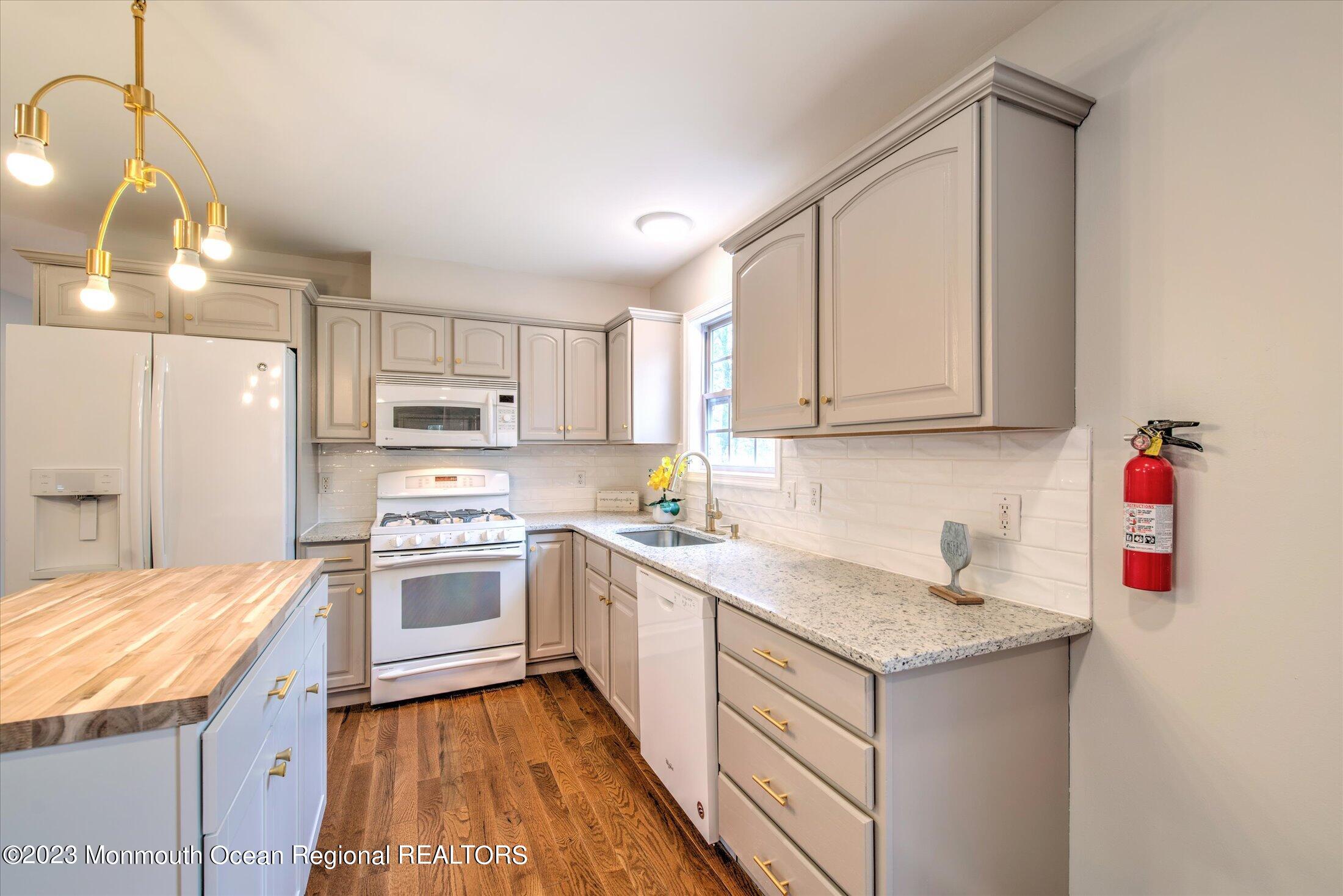 736 Pinehurst Road New Egypt, NJ 08533 - Photo 16 of 39 20-KITCHEN