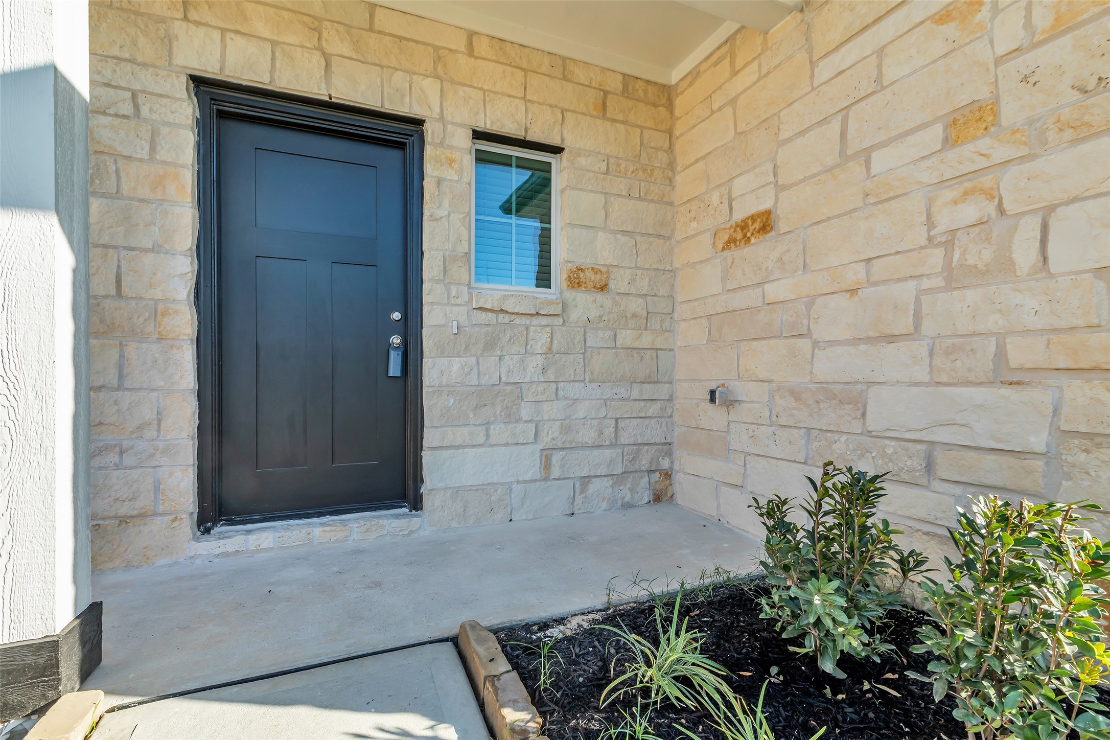 8550 Blueberry Ash Street Magnolia, TX 77354 - Photo 4 of 40 a bathroom with a shower