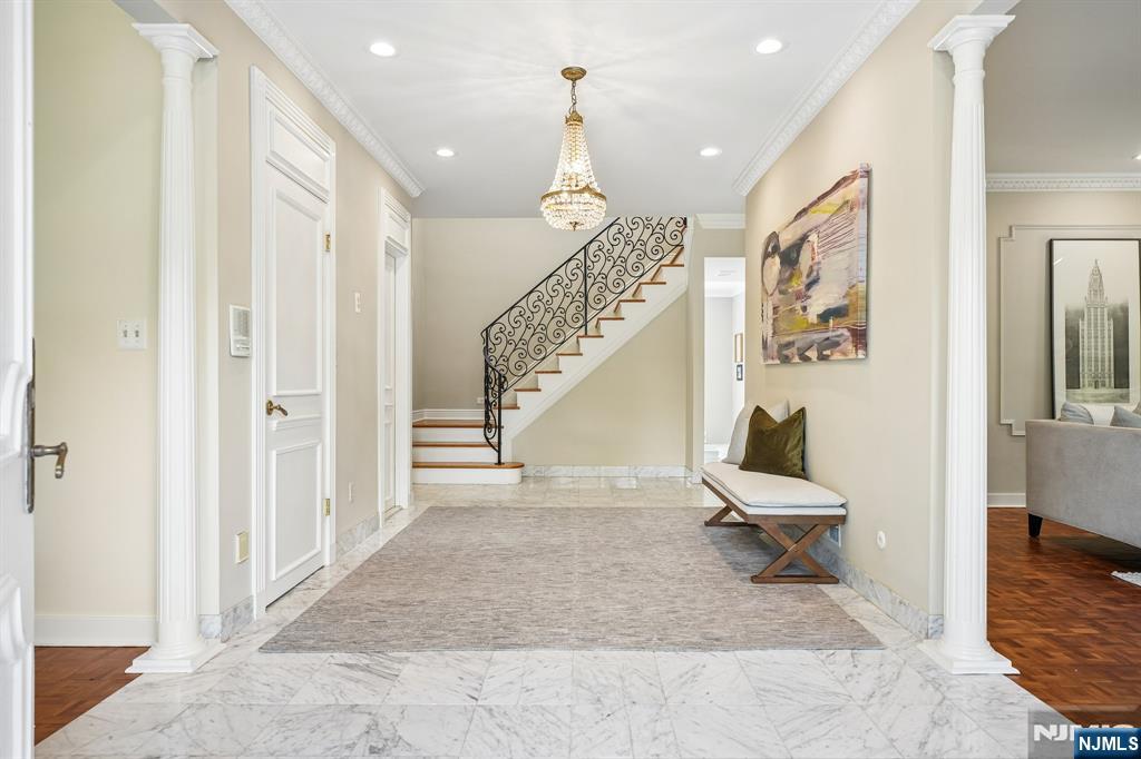 7 Gordon Road Essex Fells, NJ 07021 - Photo 3 of 39 Gallery Image 3