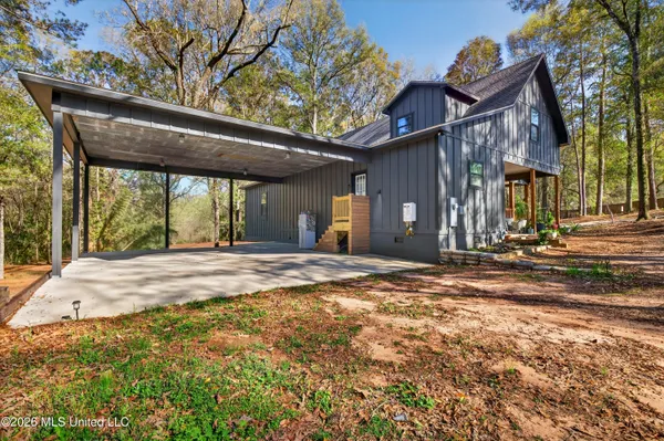 $425,000 | 445 Live Oak Drive, Lucedale, MS 39452