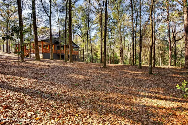 $425,000 | 445 Live Oak Drive, Lucedale, MS 39452