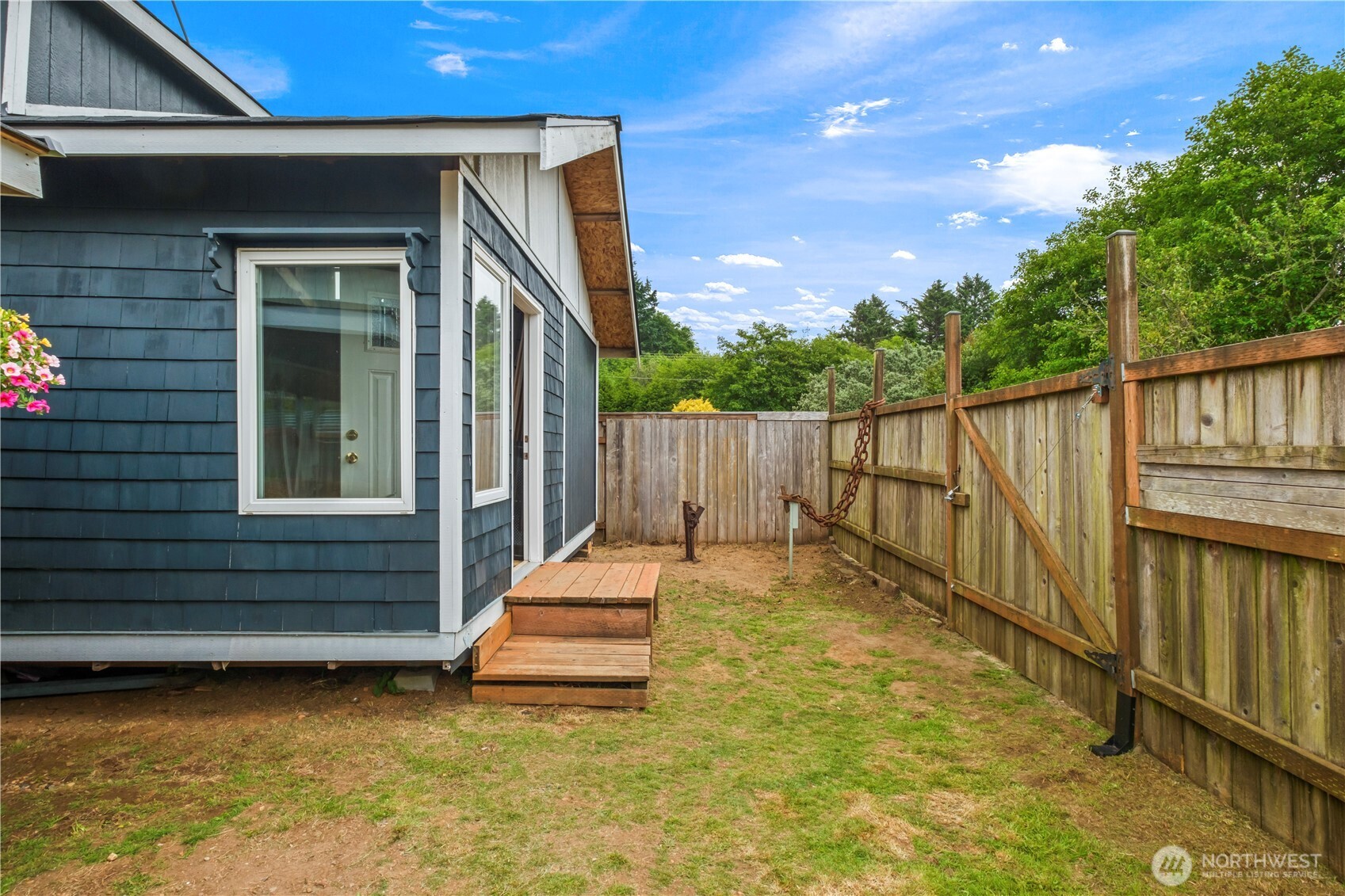 4 Memory Lane Copalis Beach, WA 98535 - Photo 25 of 29 a backyard of a house with table and chairs