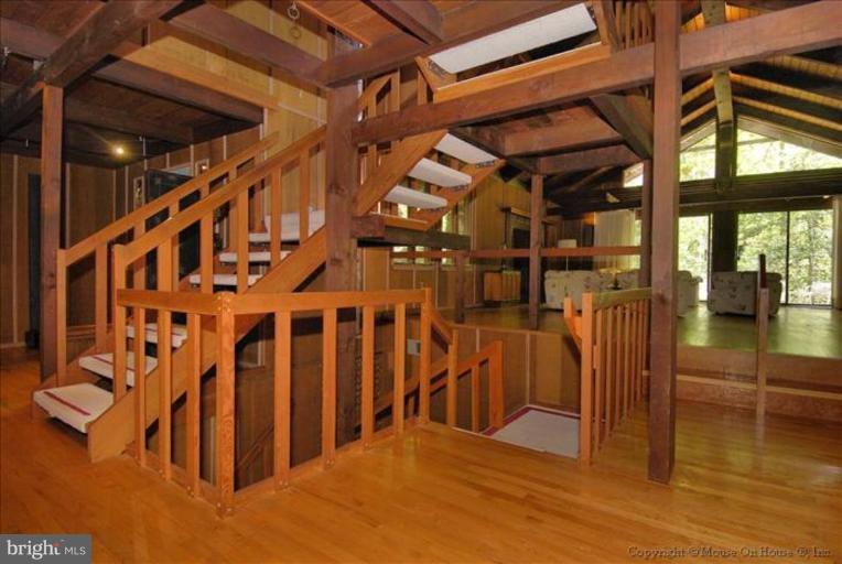 11720 Beall Mountain Road Potomac, MD 20854 - Photo 6 of 18 Staircase