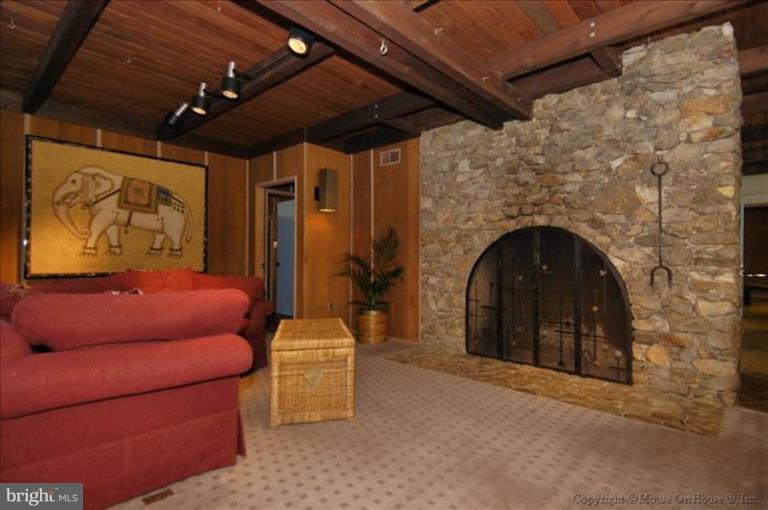 11720 Beall Mountain Road Potomac, MD 20854 - Photo 10 of 18 Family Room