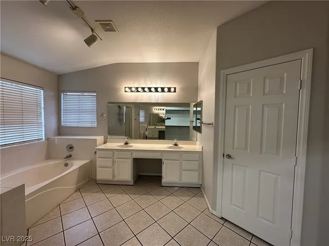$2,850 | 2566 Golden Bay Court, Henderson, NV 89052