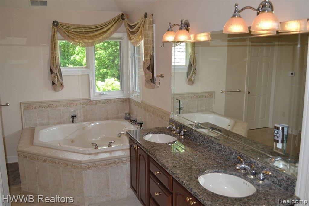 1730 Hosner Road Oxford, MI 48370 - Photo 12 of 24 12-Master Bath (Copy).JPG