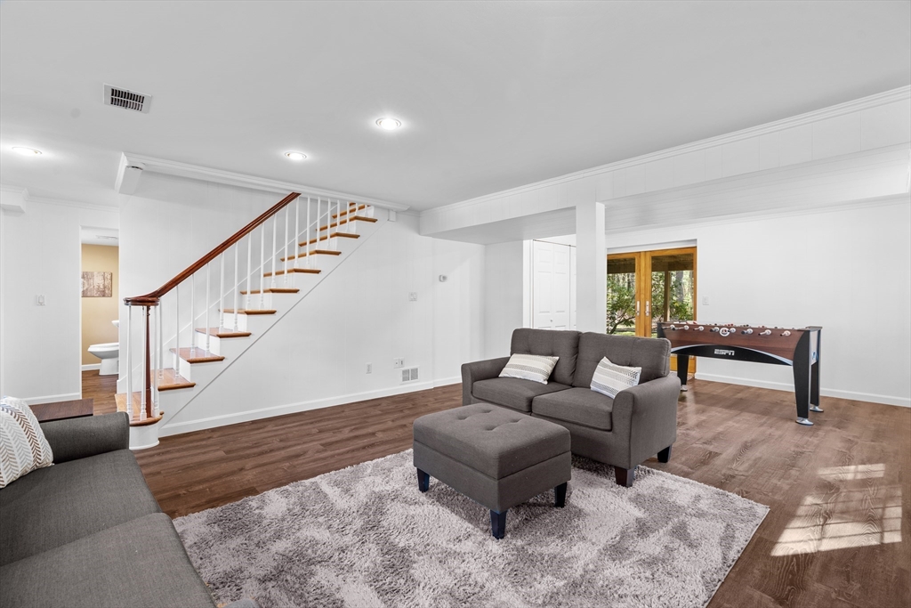 33 Ledgewood Road Framingham, MA 01701 - Photo 8 of 42 Gallery Image 8