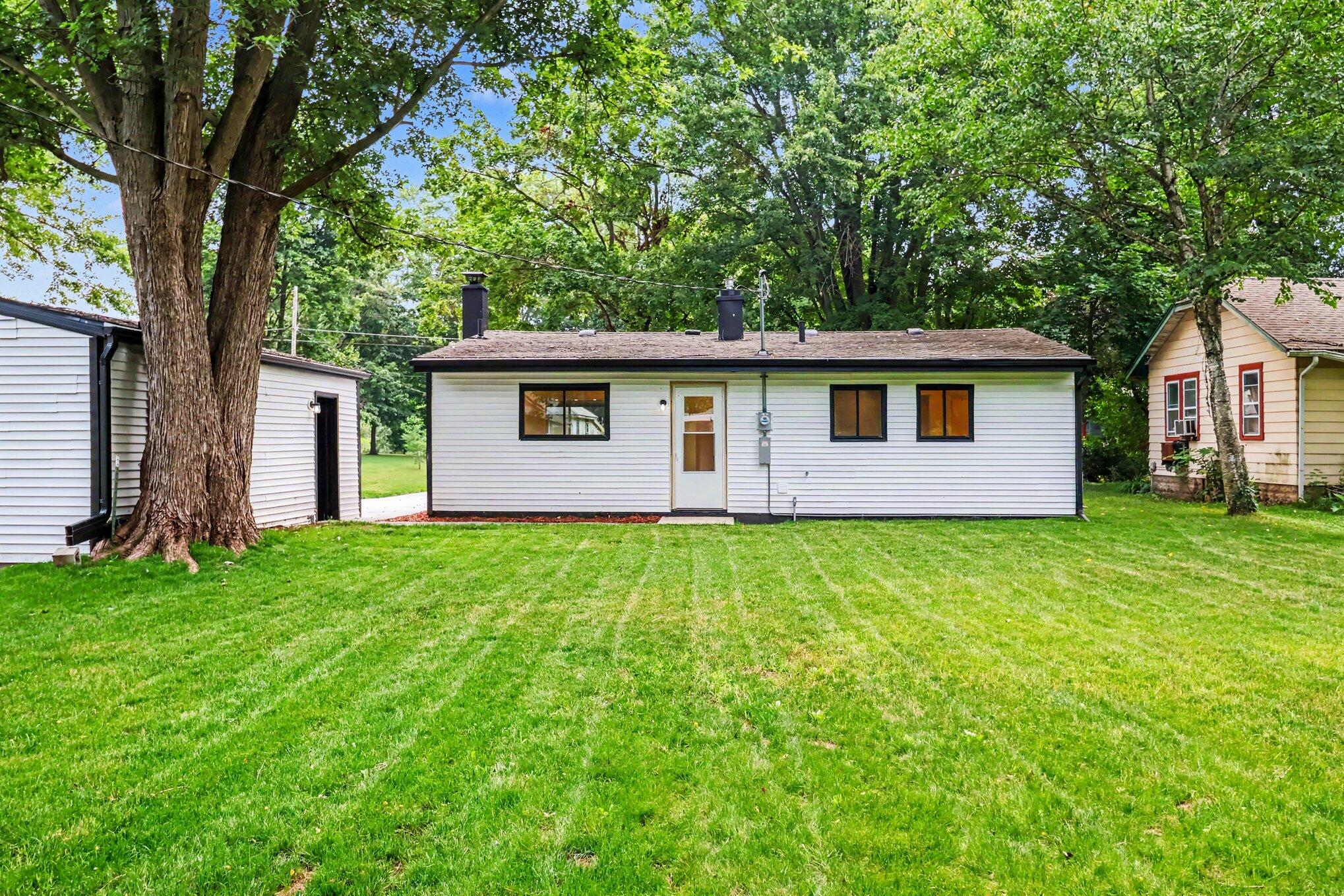 709 11th Street Three Rivers, MI 49093 - Photo 24 of 25 024_file_1114