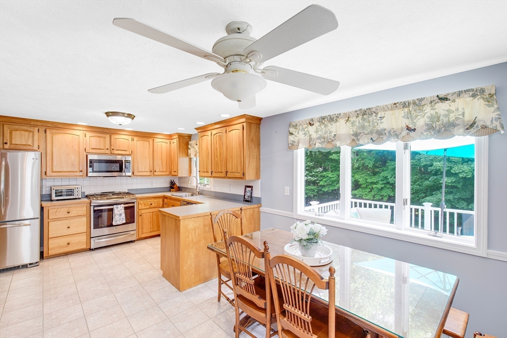 33 Farnham Road Rowley, MA 01969 - Photo 2 of 36