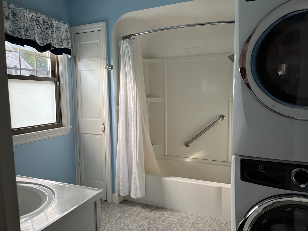 260 Plumtree Road Springfield, MA 01118 - Photo 14 of 25