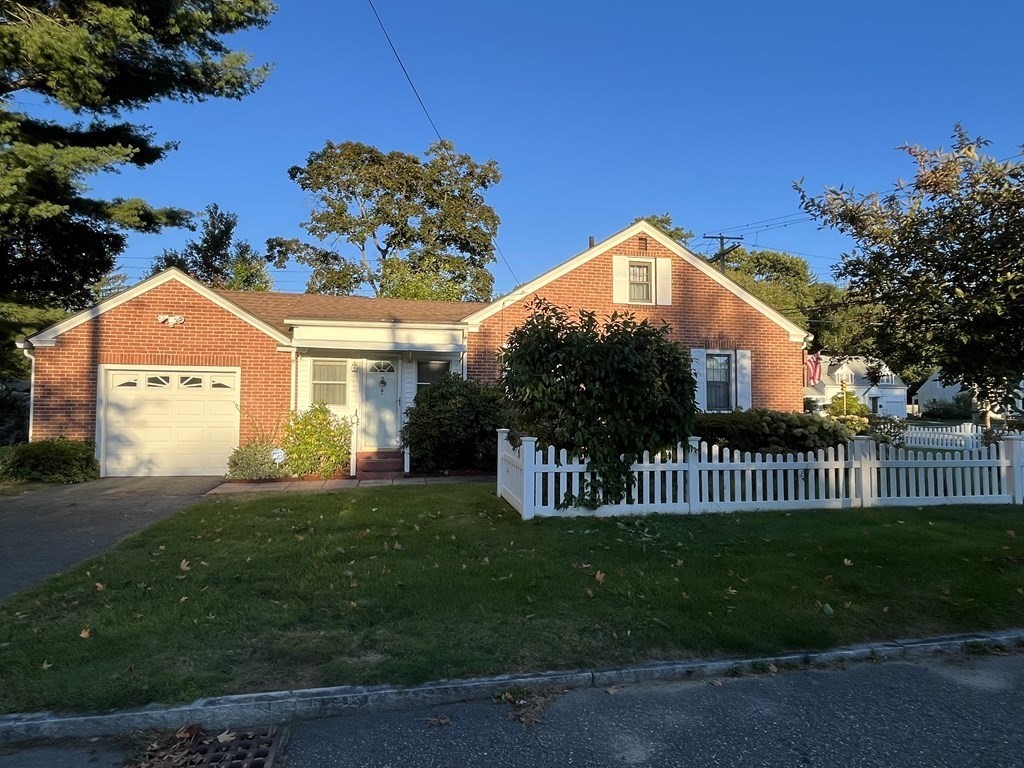 260 Plumtree Road Springfield, MA 01118 - Photo 2 of 25