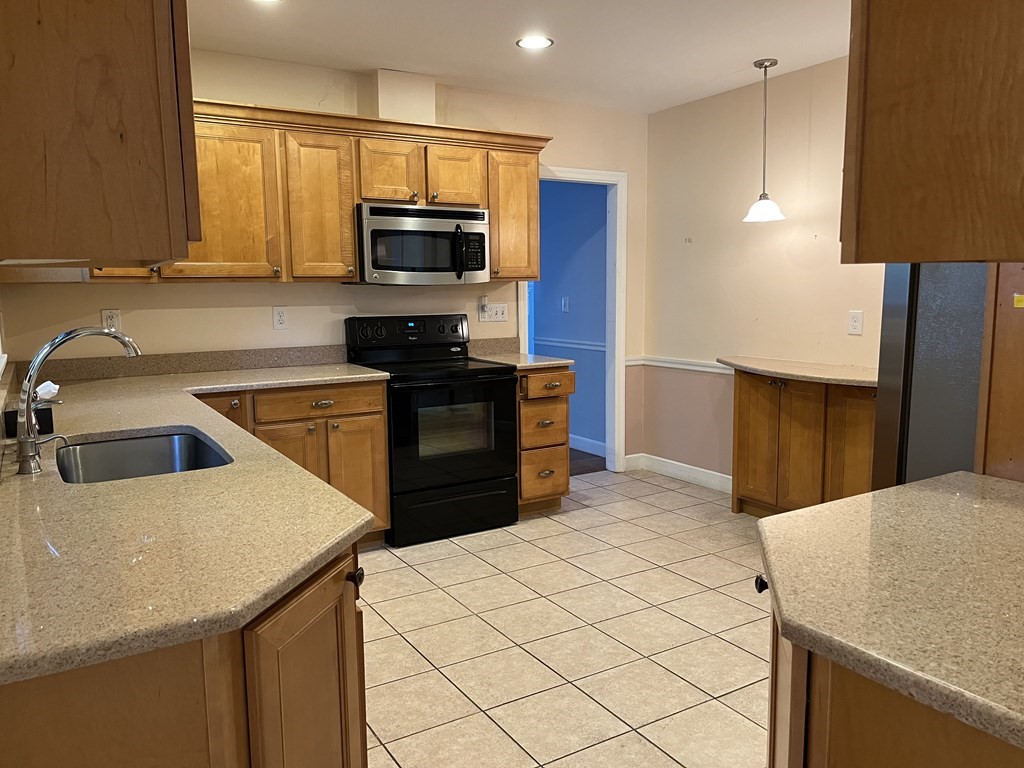 260 Plumtree Road Springfield, MA 01118 - Photo 3 of 25