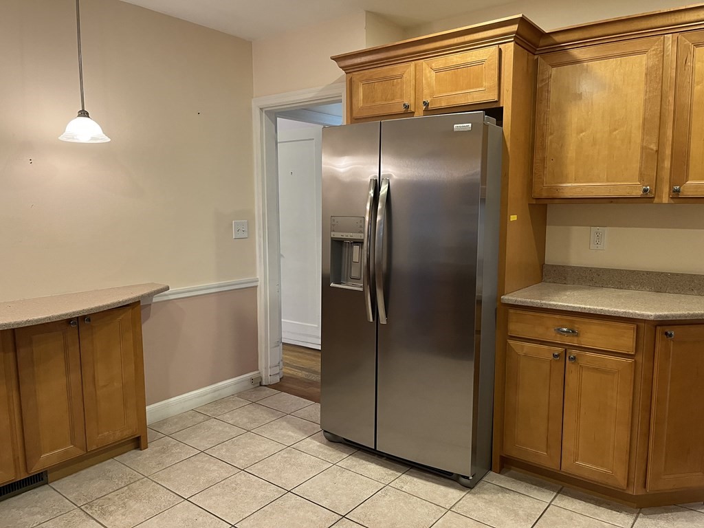 260 Plumtree Road Springfield, MA 01118 - Photo 4 of 25