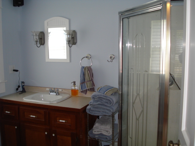 324 East New Lenox Road Pittsfield, MA 01201 - Photo 14 of 15 First Floor Bath