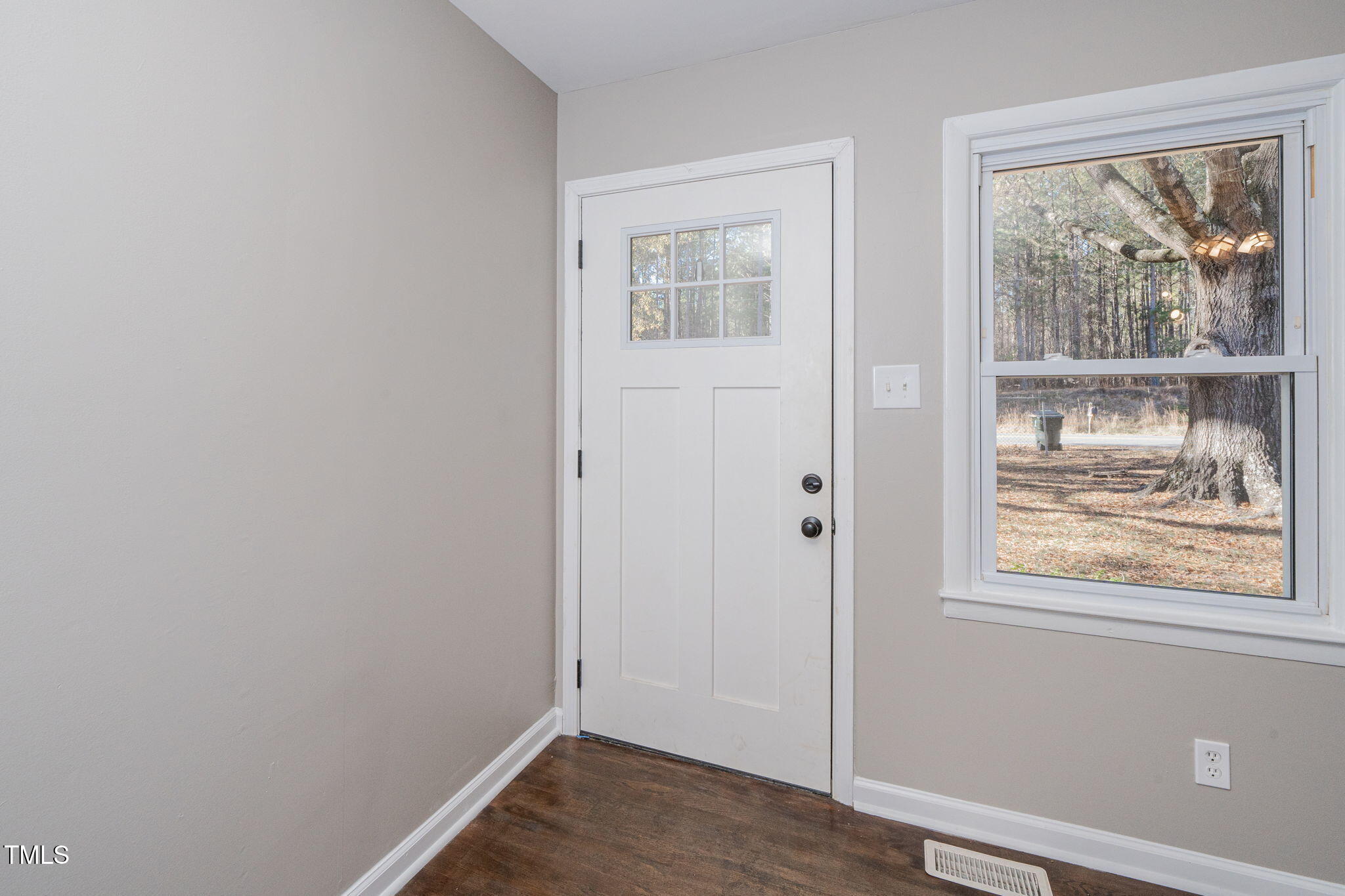 308 Santee Road Durham, NC 27704 - Photo 5 of 28 5-web-or-mls-308 Santee-1 - Copy