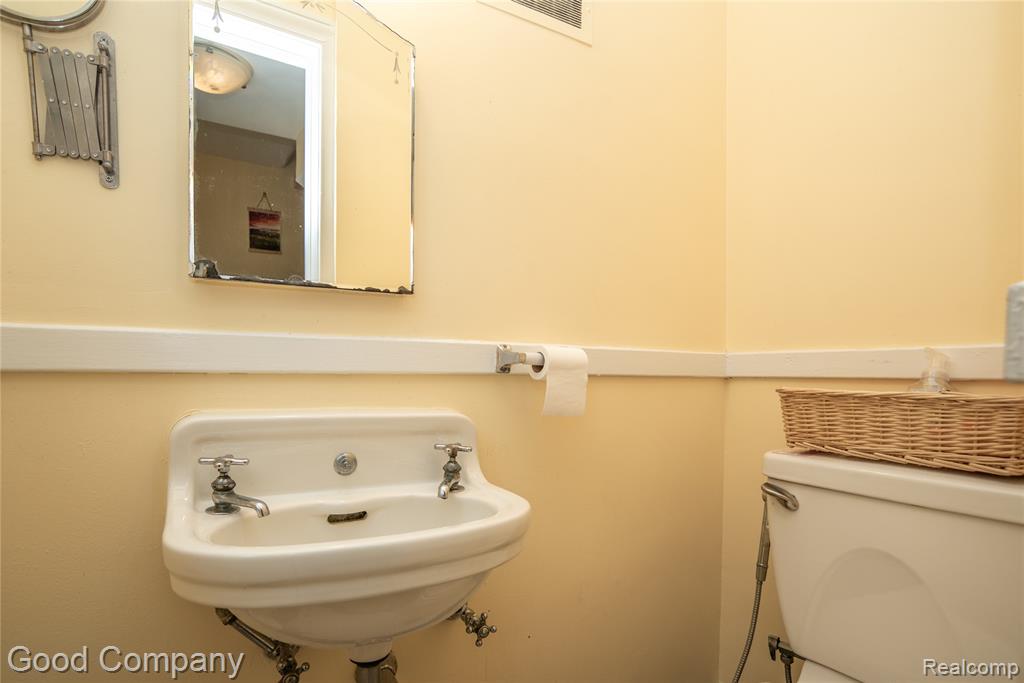 19904 Lichfield Road Detroit, MI 48221 - Photo 20 of 44