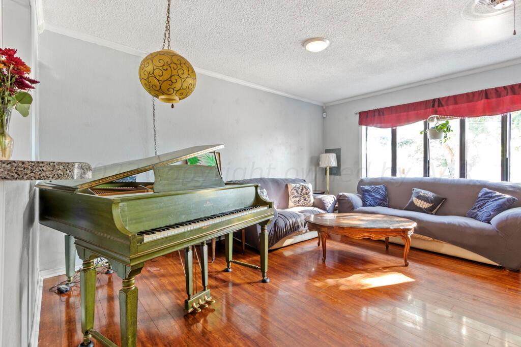 4319 South Lipscomb Street Amarillo, TX 79110 - Photo 19 of 41 Living Room
