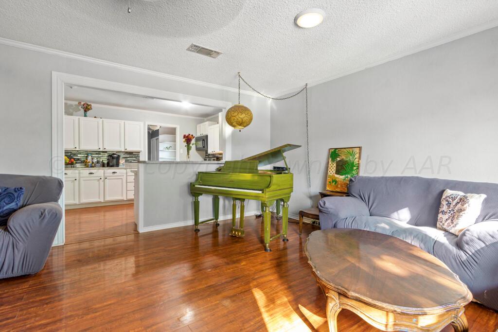4319 South Lipscomb Street Amarillo, TX 79110 - Photo 21 of 41 Living Room