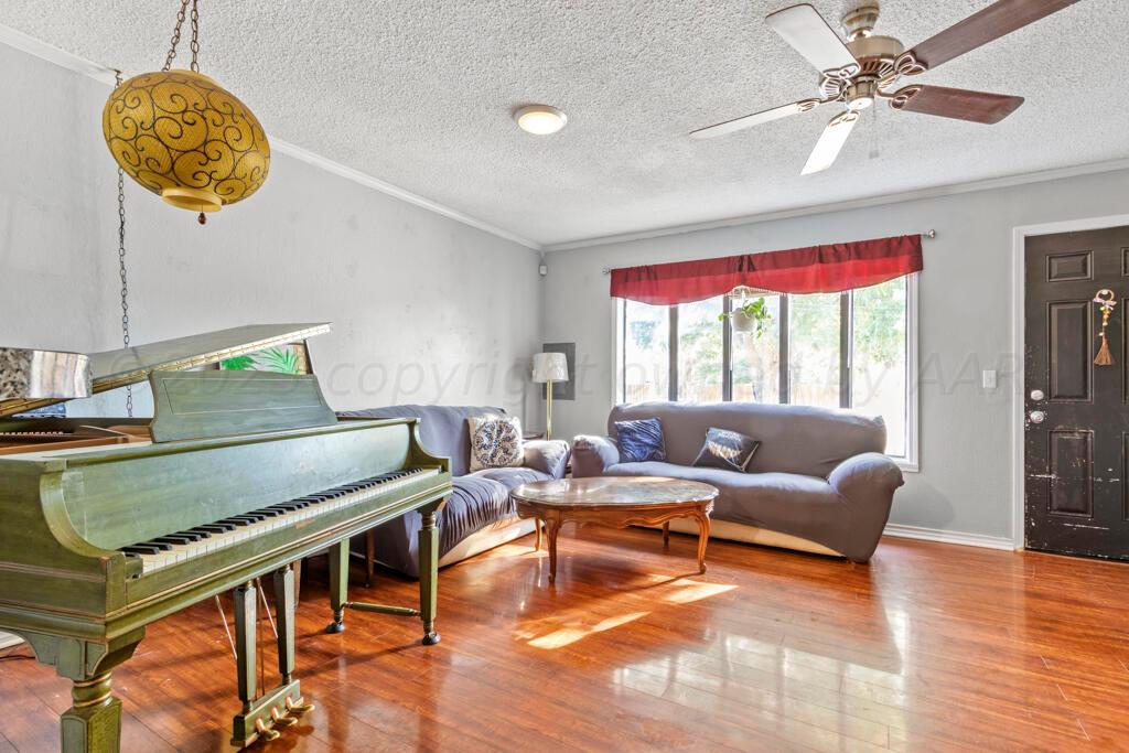 4319 South Lipscomb Street Amarillo, TX 79110 - Photo 23 of 41 Living Room