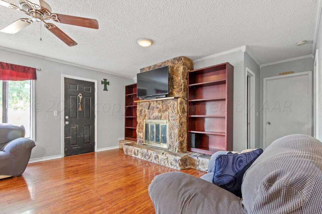 4319 South Lipscomb Street Amarillo, TX 79110 - Photo 24 of 41 Living Room