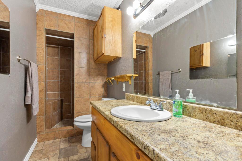 4319 South Lipscomb Street Amarillo, TX 79110 - Photo 25 of 41 Bathroom