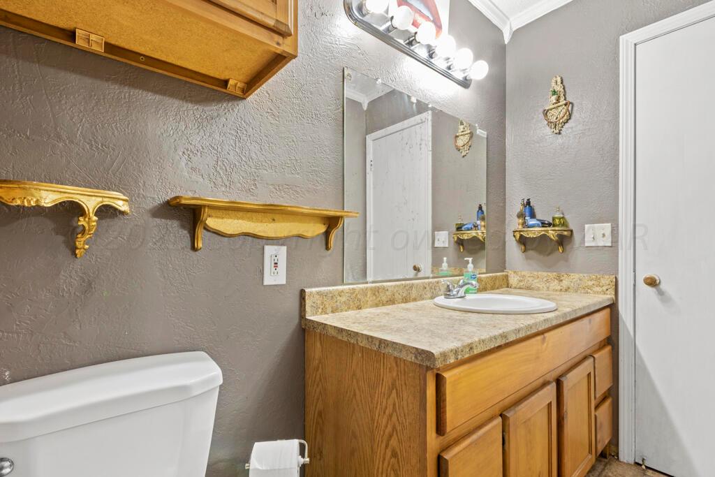 4319 South Lipscomb Street Amarillo, TX 79110 - Photo 26 of 41 Bathroom