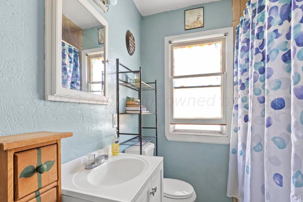 4319 South Lipscomb Street Amarillo, TX 79110 - Photo 30 of 41 Bathroom