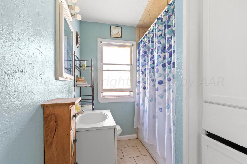 4319 South Lipscomb Street Amarillo, TX 79110 - Photo 31 of 41 Bathroom