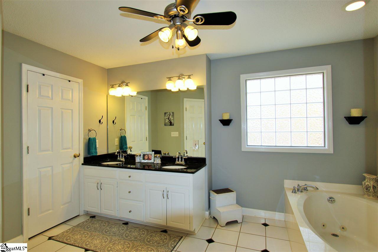 302 Sloping Meadow Drive Inman, SC 29349 - Photo 14 of 23 Gallery Image 14