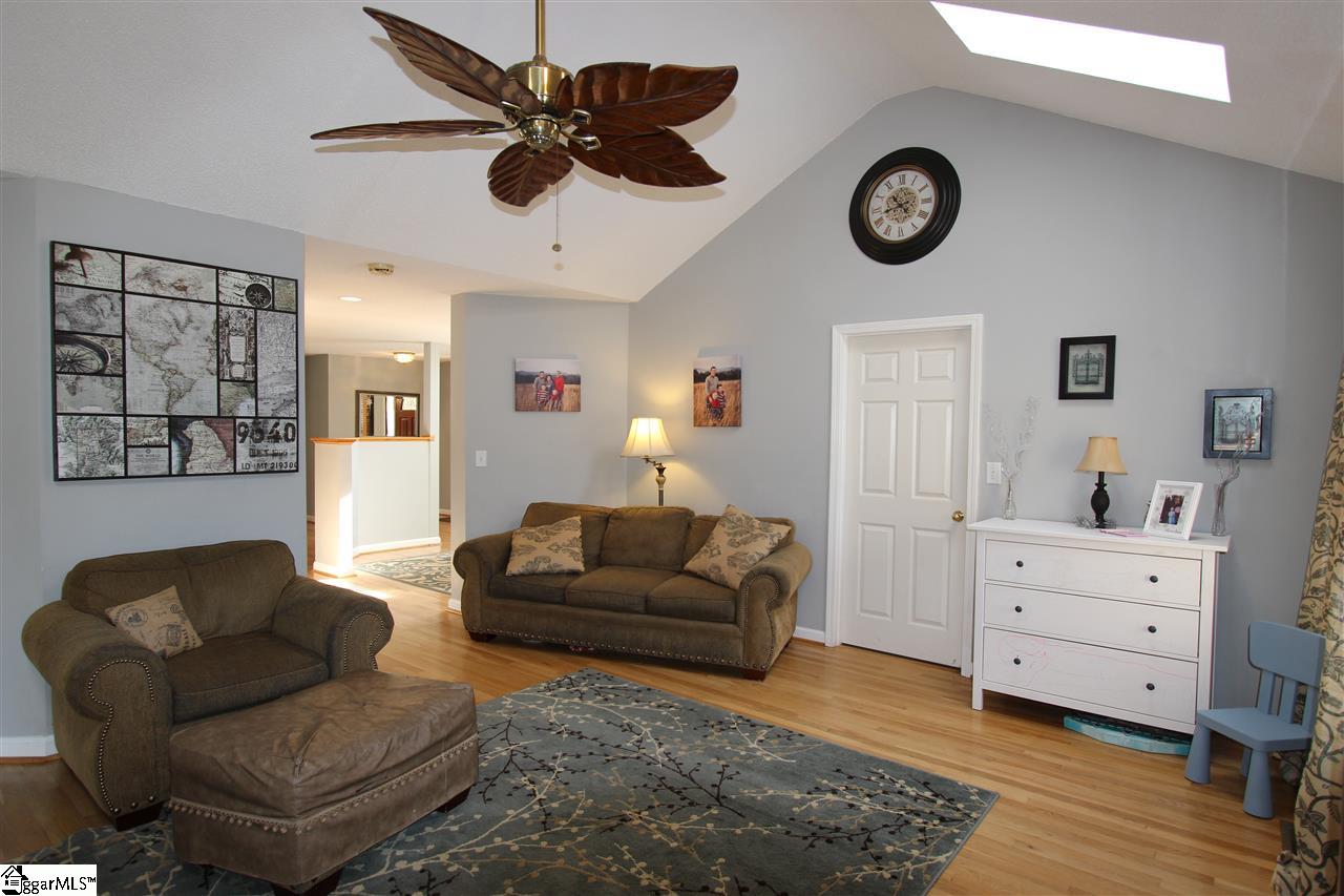 302 Sloping Meadow Drive Inman, SC 29349 - Photo 3 of 23 Gallery Image 3