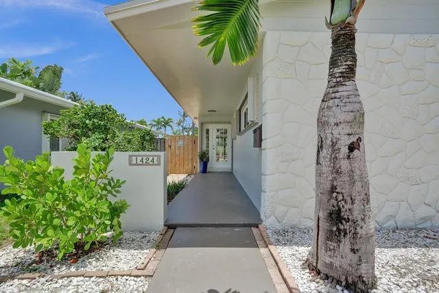 a view of a pathway both side of building