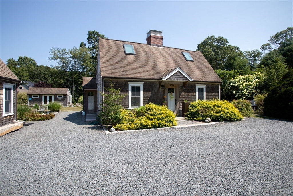 1734 Drift Road Westport, MA 02790 - Photo 6 of 42 Gallery Image 6