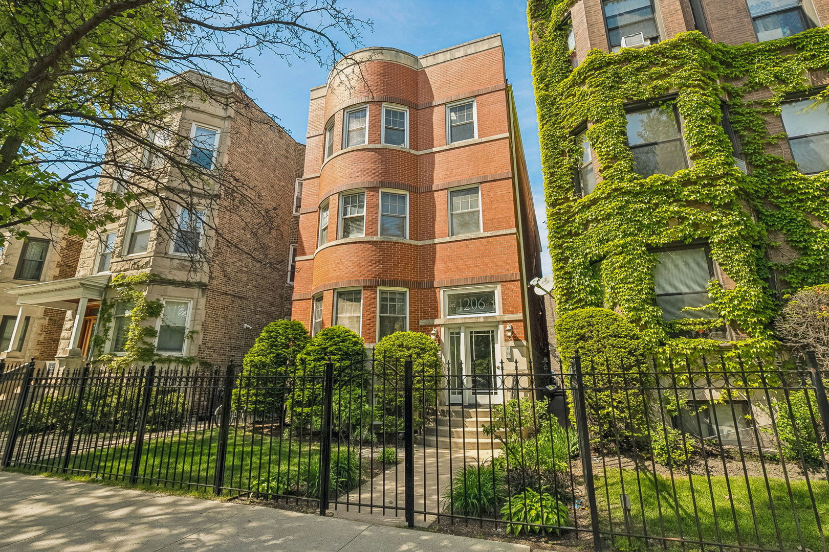 1206 West Addison Street, Unit 3 Chicago, IL 60613 - Photo 1 of 19 Gallery Image 1