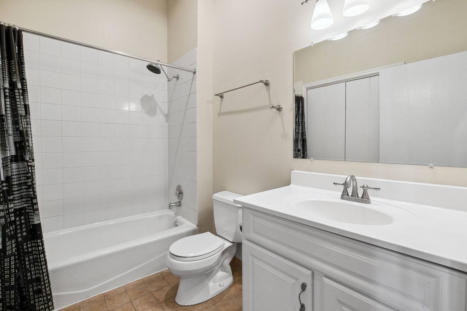 1206 West Addison Street, Unit 3 Chicago, IL 60613 - Photo 15 of 19 Gallery Image 15