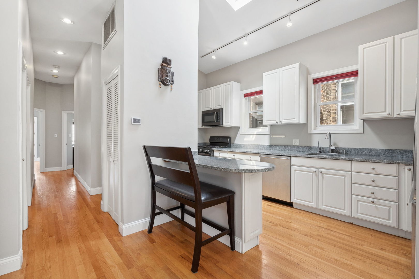 1206 West Addison Street, Unit 3 Chicago, IL 60613 - Photo 9 of 19 Gallery Image 9