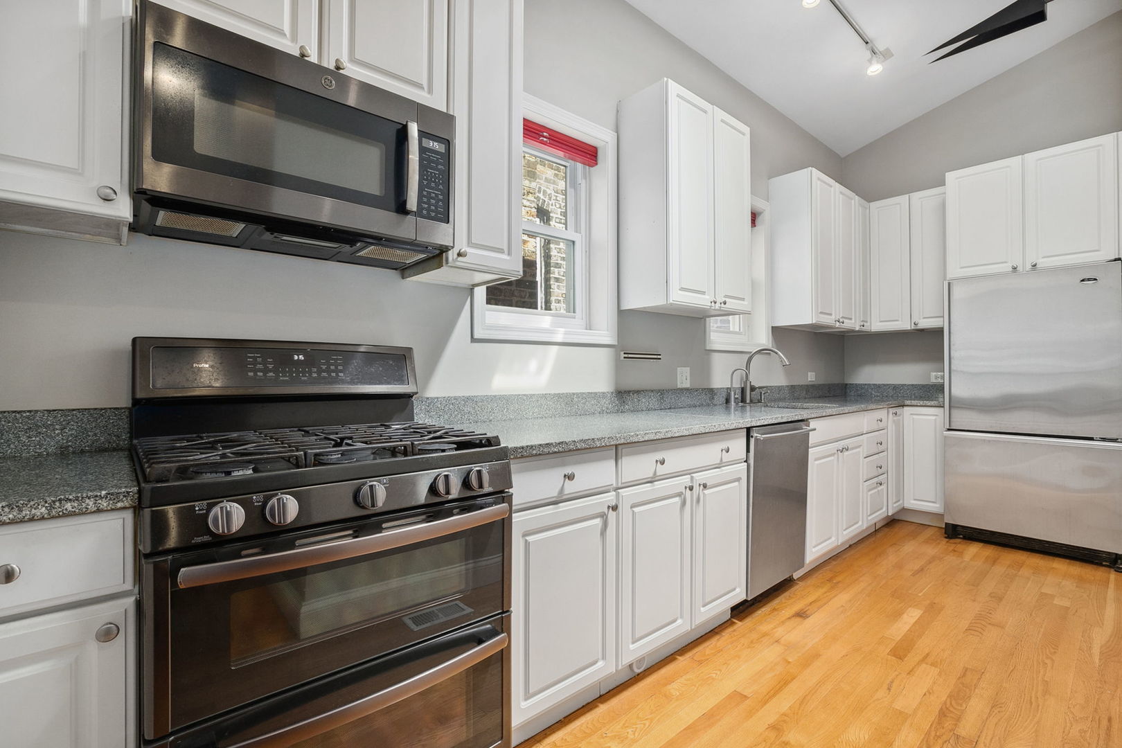1206 West Addison Street, Unit 3 Chicago, IL 60613 - Photo 10 of 19 Gallery Image 10