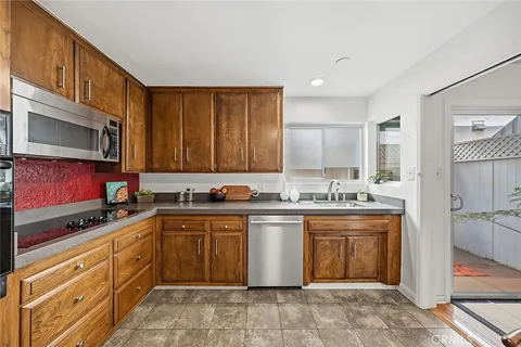 $449,000 | 1604 2nd Street, Unit 1F, Long Beach, CA 90802