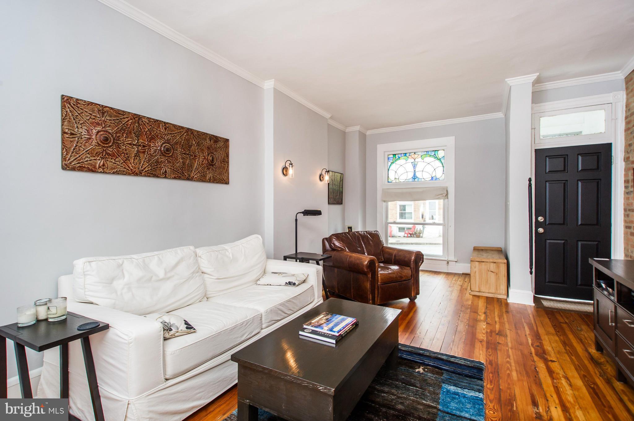 620 South Potomac Street Baltimore, MD 21224 - Photo 4 of 29 Living Room