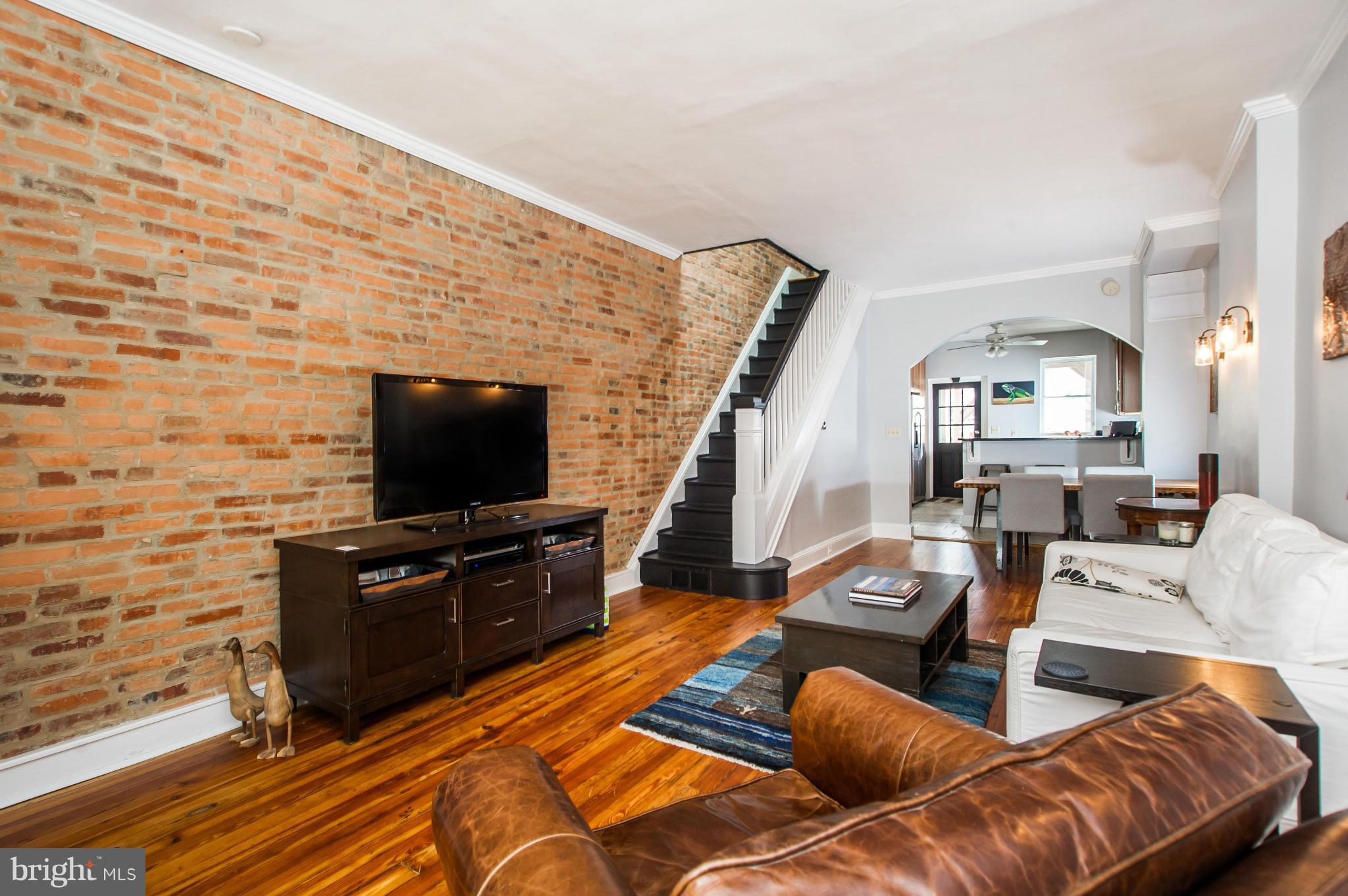 620 South Potomac Street Baltimore, MD 21224 - Photo 7 of 29 Living Room
