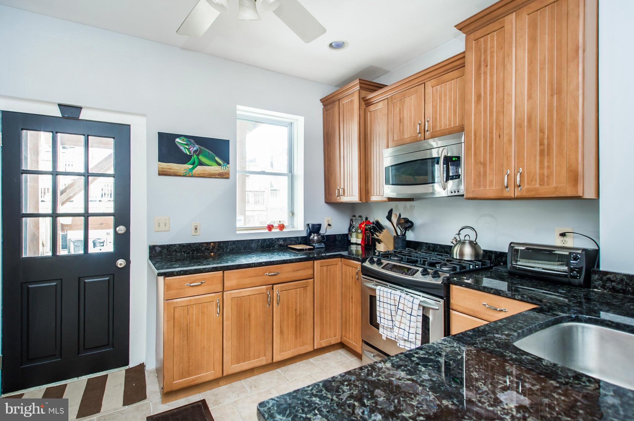620 South Potomac Street Baltimore, MD 21224 - Photo 10 of 29 Kitchen