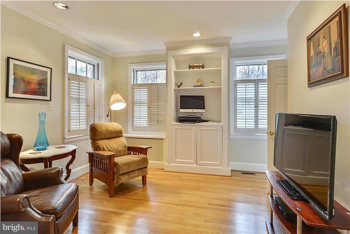 6429 Wiscasset Road Bethesda, MD 20816 - Photo 20 of 29 Bedroom