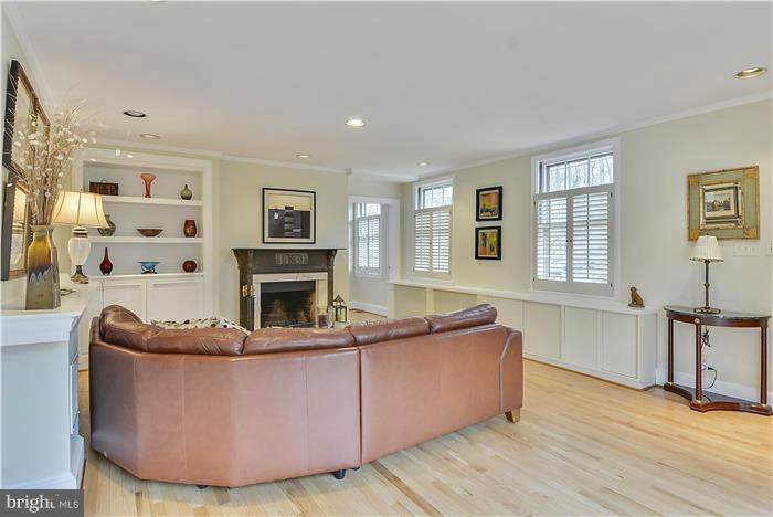 6429 Wiscasset Road Bethesda, MD 20816 - Photo 6 of 29 Living Room