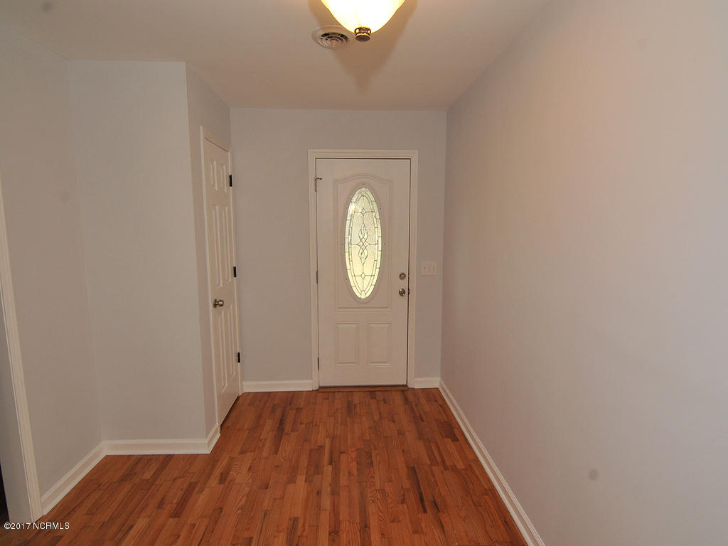 5809 Myrtle Grove Road Wilmington, NC 28409 - Photo 6 of 27 Foyer