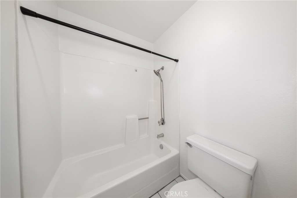 32 Town And Country Road Phillips Ranch, CA 91766 - Photo 21 of 37 Full bathroom