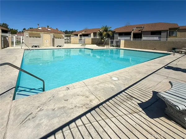 $425,000 | 32 Town And Country Road, Phillips Ranch, CA 91766